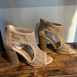 Tan Soda Peep Toe Block Heel Zip Up Heels Women Size 9 Tan Color